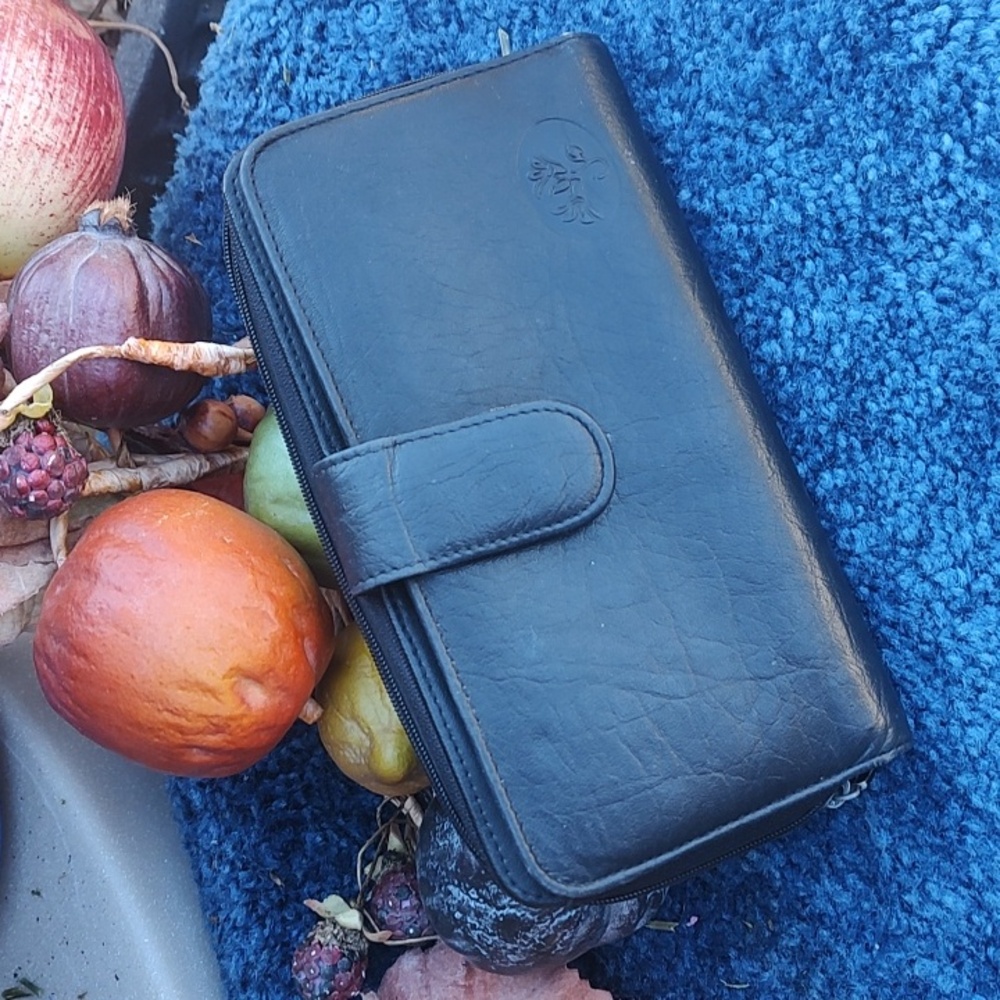 Black Wallet - Picture 2 of 8
